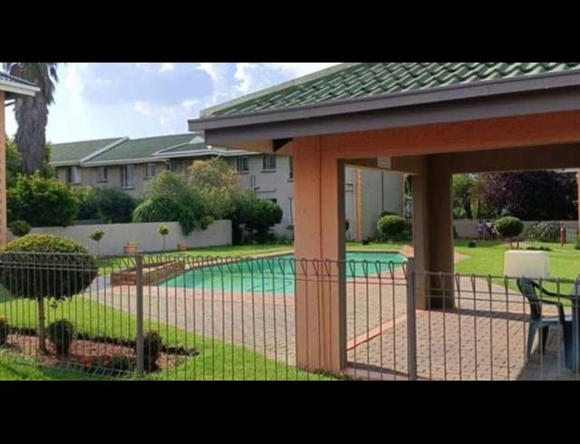 2 BEDROOM TOWNHOUSE FOR SALE IN GLEN MARAIS